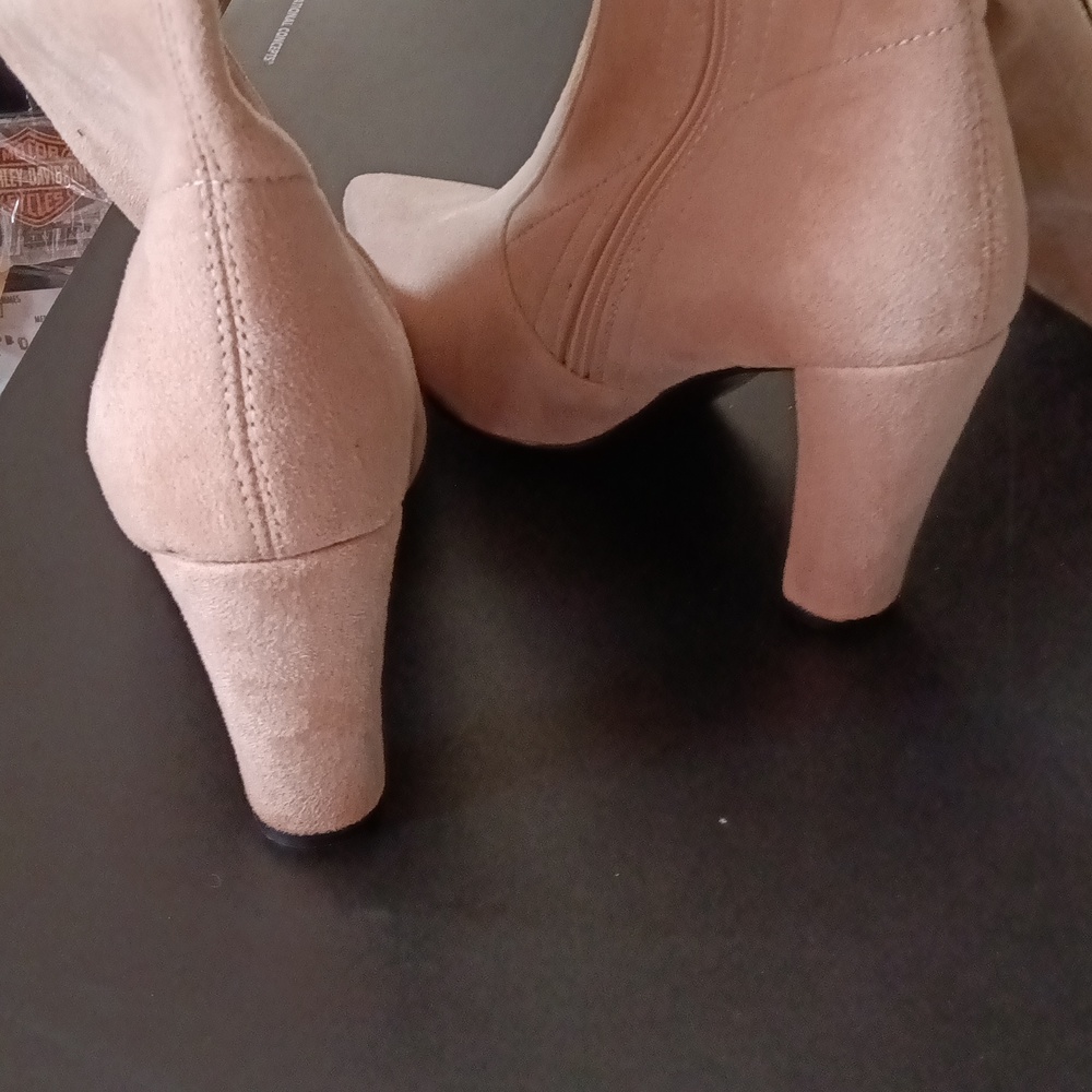 Boots - Picture 5 of 5